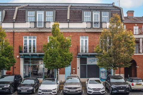Main Street, Shirley B90