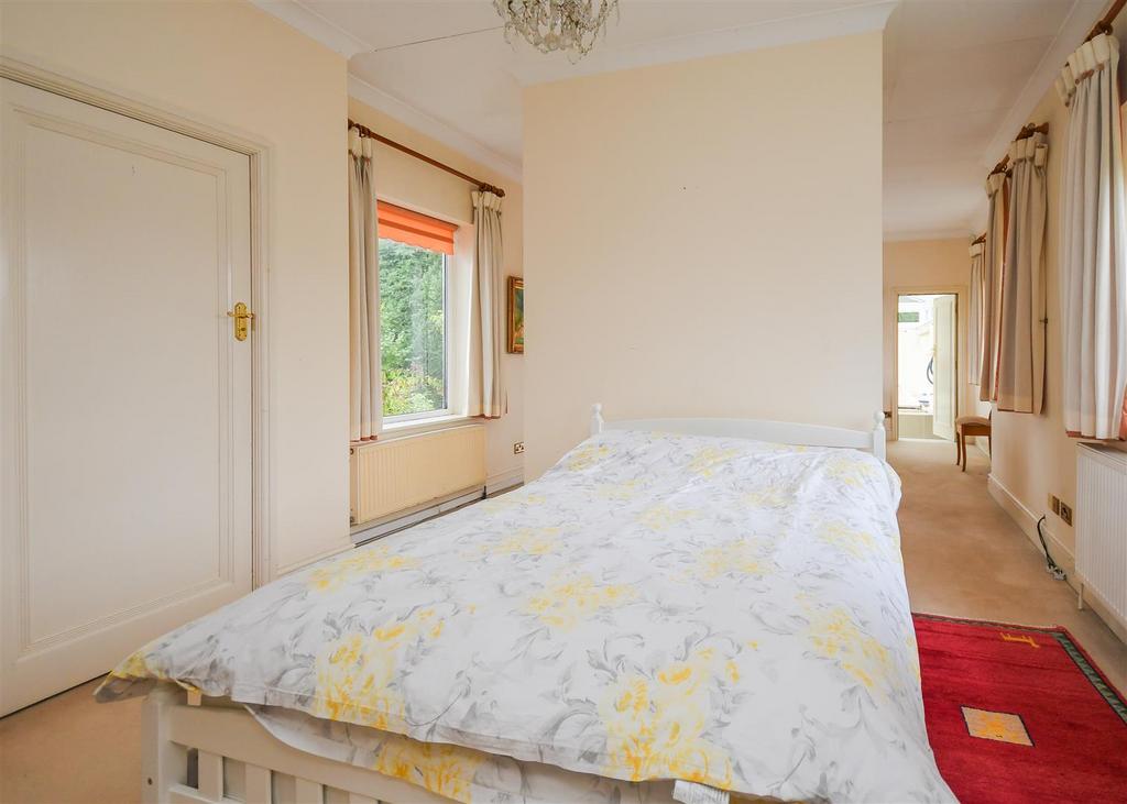 Tudor Lodge - Principal Bedroom Suite.jpg