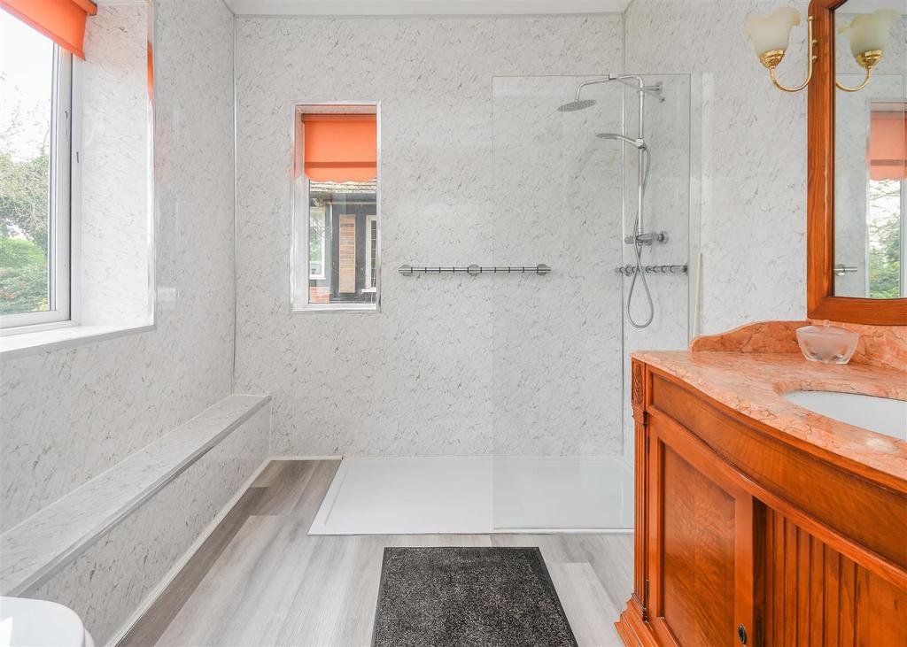 Tudor Lodge - En-Suite Shower Room.jpg