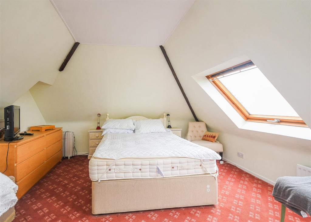 Tudor Lodge - Second Bedroom Suite.jpg