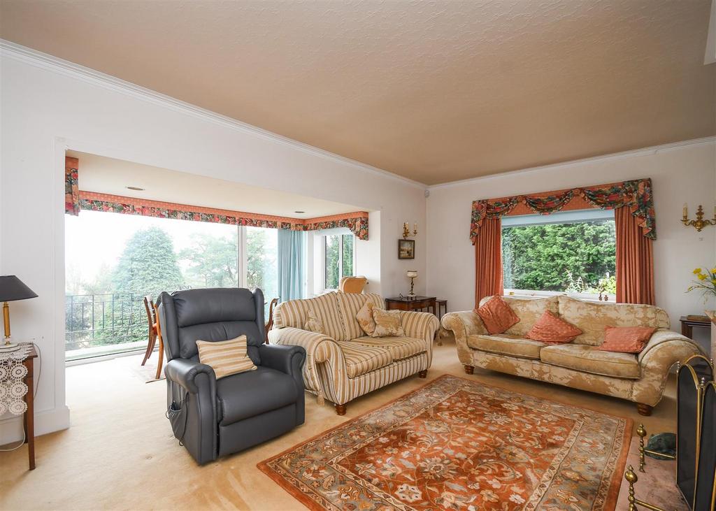 Tudor Lodge - Lounge.jpg