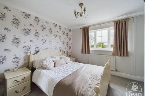 2 bedroom end of terrace house for sale, Ironstone Close, Bream, Lydney