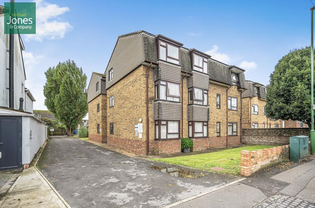 Penhill Road, Lancing, West Sussex, BN15 1 bed flat to rent £995 pcm