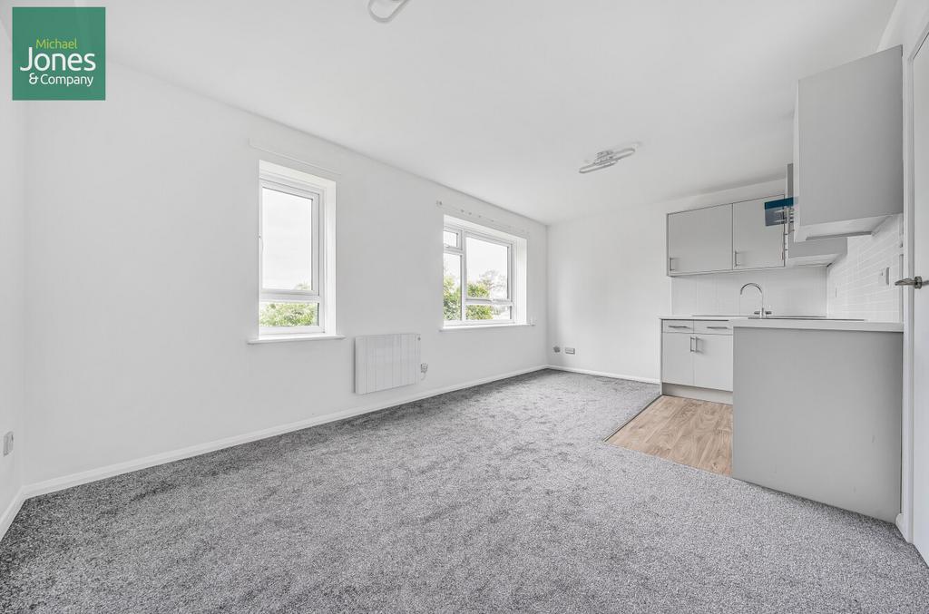 Penhill Road, Lancing, West Sussex, BN15 1 bed flat to rent £995 pcm