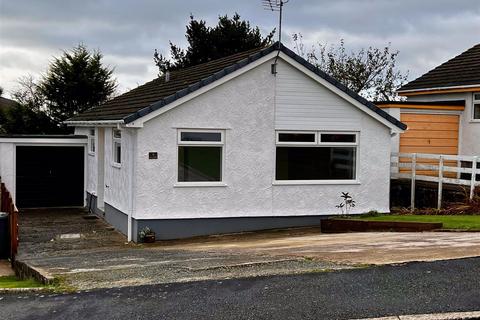 2 bedroom detached bungalow to rent, Stad Garnedd, Gaerwen LL60