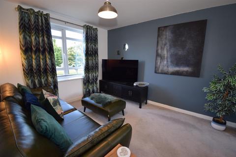 2 bedroom flat for sale, Redwood Avenue, South Shields