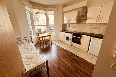 Studio to rent, Florence Road, London N4