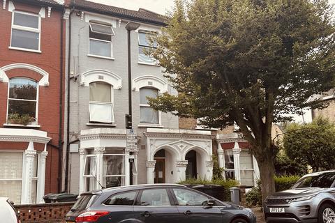 Studio to rent, Florence Road, London N4