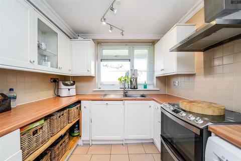25 Boteley Close, London, E4 6JU
