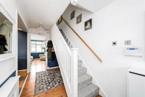 25 Boteley Close, London, E4 6JU