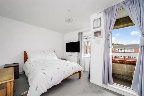 25 Boteley Close, London, E4 6JU