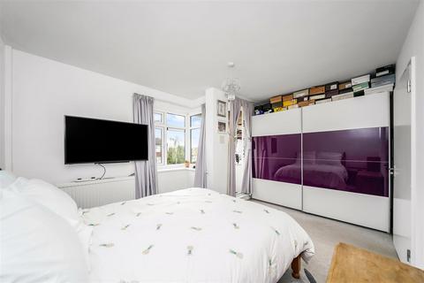 25 Boteley Close, London, E4 6JU