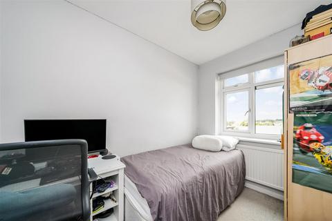 25 Boteley Close, London, E4 6JU