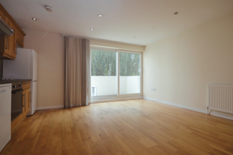 3 bedroom flat to rent, Bloomsbury Close, London W5 3SF