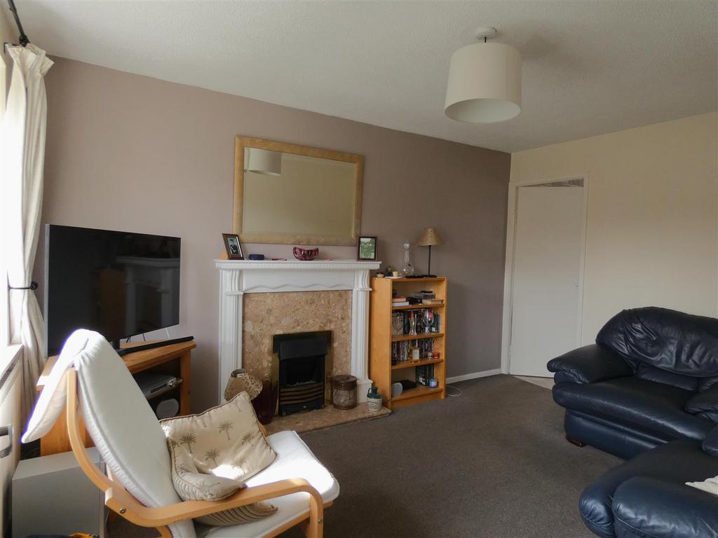 Broadlands, Stretton, BurtonOnTrent 2 bed semidetached house for