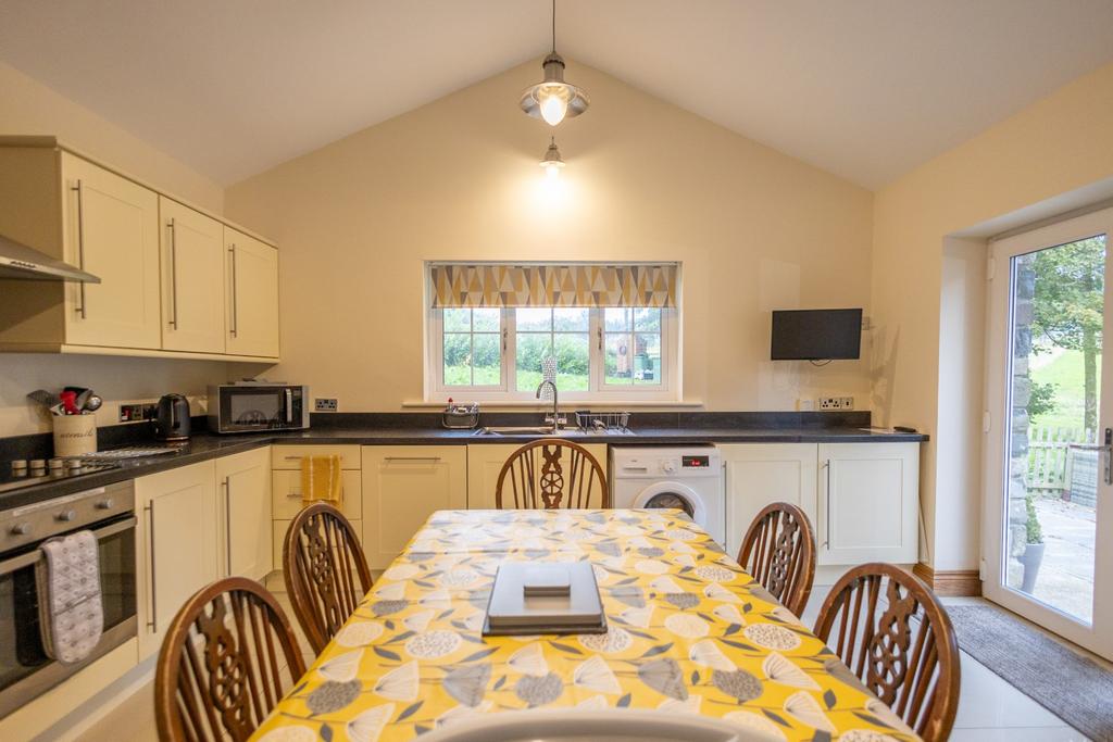 Kitchen/Dining Area