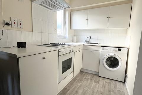Studio to rent, Pycroft Way, Edmonton, N9