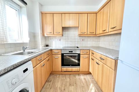 2 bedroom flat to rent, Buxton Close, Edmonton, N9