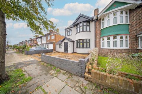 5 bedroom semi-detached house to rent, Roxborough Avenue, Isleworth TW7