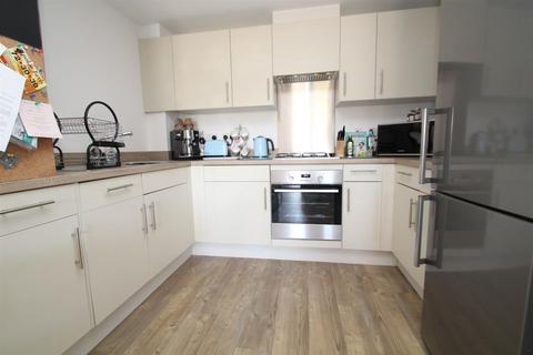 2 bedroom apartment to rent, Amsbridge Crescent, Littlehampton