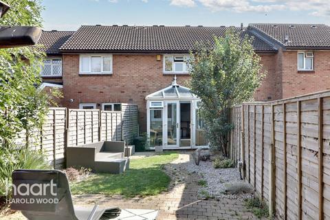 2 Camellia Close, Romford, RM3 0XW