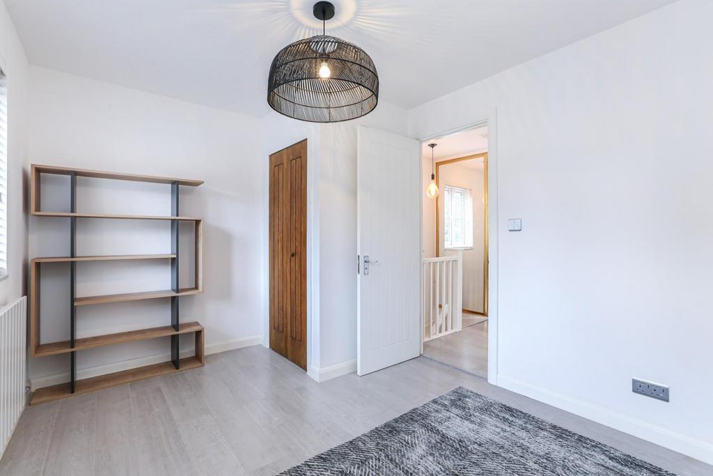 Highgate Walk, London 2 bed house to rent £2,500 pcm (£577 pw)