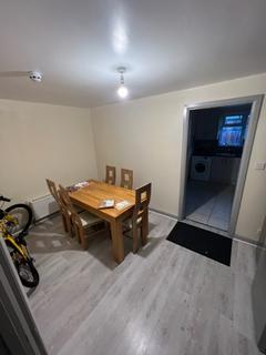 1 bedroom in a house share to rent, Warley Road, Hayes UB4