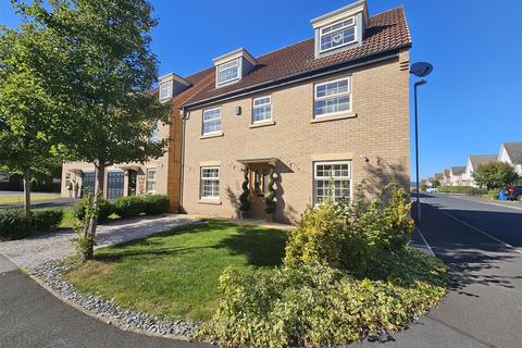 5 bedroom detached house for sale, Rose Bowl Gardens, Retford DN22