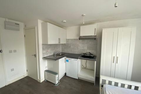 1 bedroom in a house share to rent, Northcote Avenue, Southall UB1