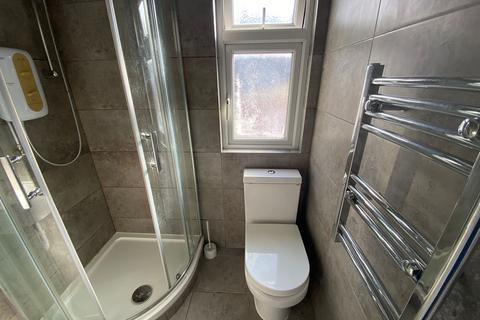 1 bedroom in a house share to rent, Northcote Avenue, Southall UB1