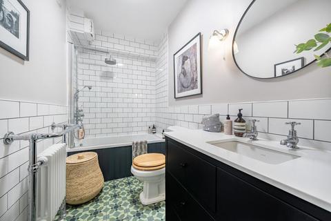 Flat 1, 110 Crouch Hill, London, N8 9DY