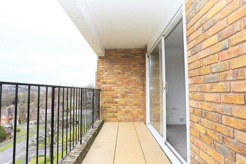 2 bedroom flat to rent, Montery Court, Vardean Drive, Brighton