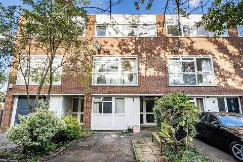 5 bedroom terraced house for sale, Avebury Park, Lovelace Gardens