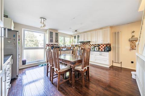 2 Avebury Park, Surbiton, KT6 6SQ