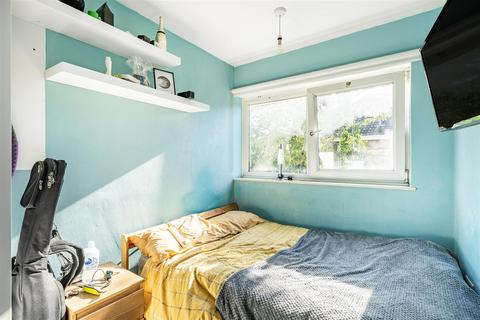 2 Avebury Park, Surbiton, KT6 6SQ
