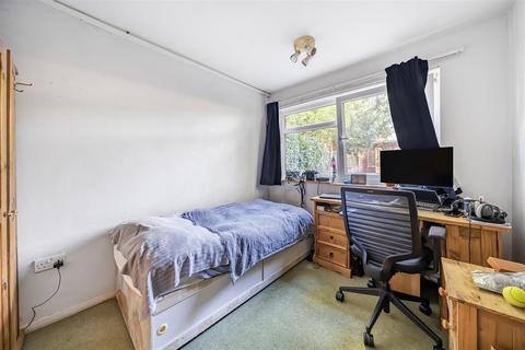 2 Avebury Park, Surbiton, KT6 6SQ