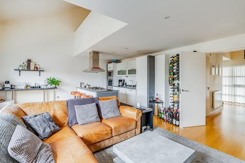 2 bedroom flat to rent, Candlemakers Apartments, 112 York Road, London