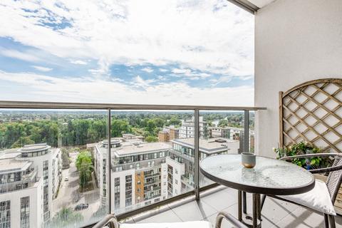 3 bedroom flat for sale, Hyperion Tower, Pump House Crescent, Brentford, Middlesex