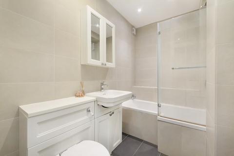 2 bedroom flat for sale, Prince of Wales Mansions, Prince of Wales Drive, London