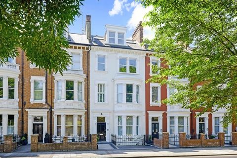 3 bedroom flat to rent, Petersham Road, Richmond