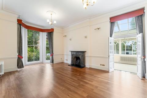 2 bedroom flat to rent, Addison Road, London