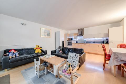 2 bedroom flat for sale, Holly Court, West Parkside, London