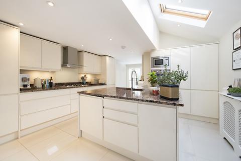 4 bedroom house for sale, Sefton Street, London