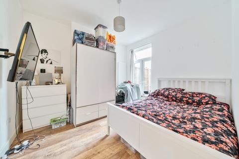 1 bedroom apartment for sale, Crusoe Road, Mitcham CR4