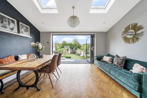78 Raymond Crescent, Guildford, GU2 7SZ