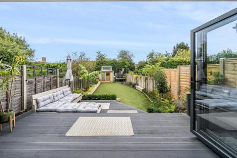 78 Raymond Crescent, Guildford, GU2 7SZ