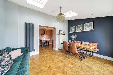 78 Raymond Crescent, Guildford, GU2 7SZ