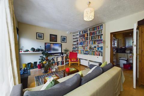 3 bedroom terraced house for sale, De Quincey Road, London