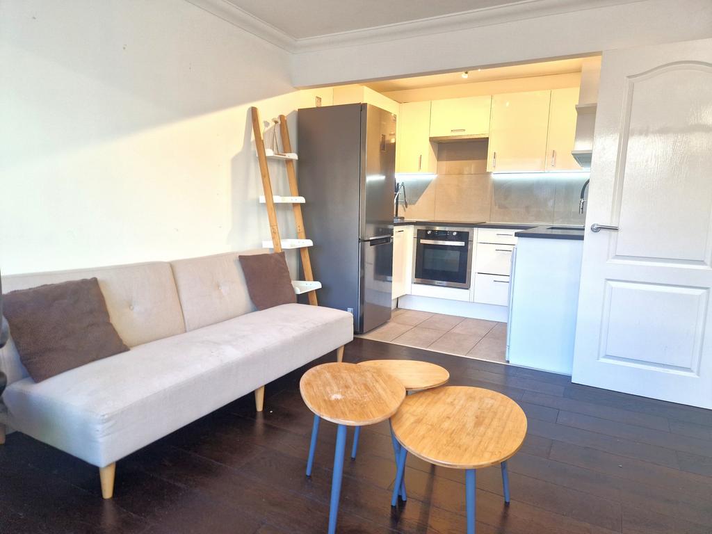 1 Bedroom Apartment in Sovereign House, Fitzroy S