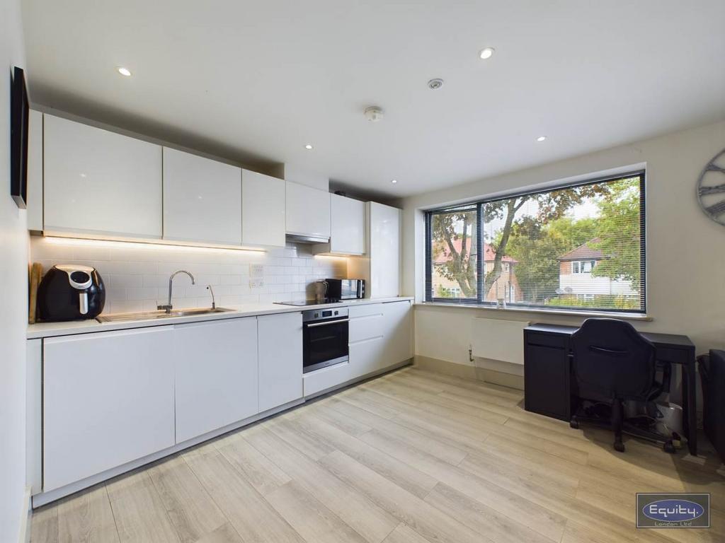 Lingfield Crescent, Eltham, London 1 bed house for sale £230,000